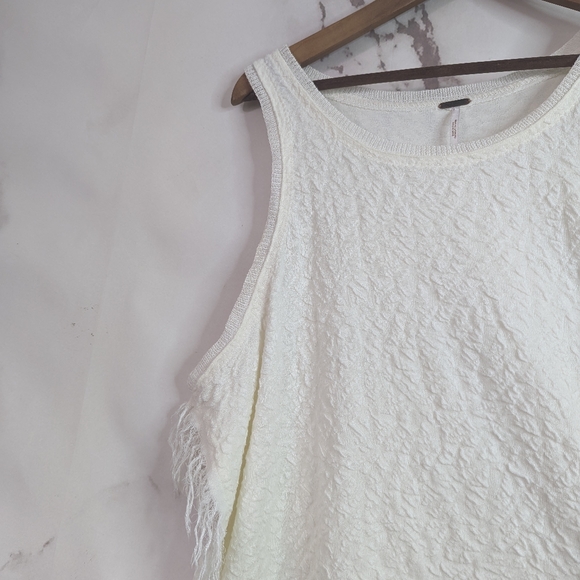 🖤 Free People white boho fringe assymetrical tank top oversized - Picture 7 of 8